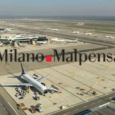 10' Da Malpensa & 1' Dalla Stazione TreniShuttle Apartment Сома Ломбардо Екстериор снимка
