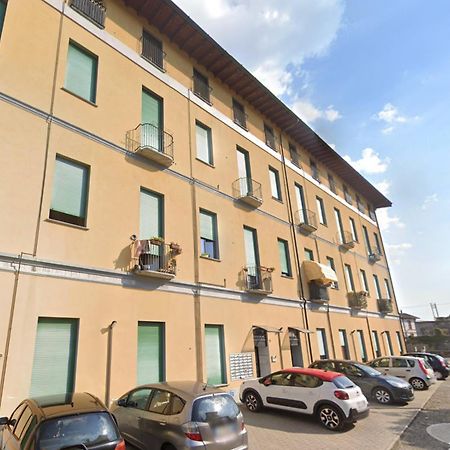 10' Da Malpensa & 1' Dalla Stazione TreniShuttle Apartment Сома Ломбардо Екстериор снимка