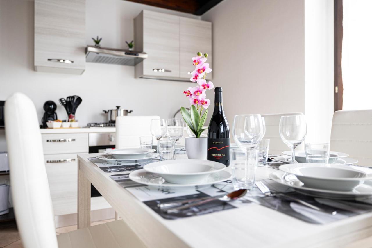 10' Da Malpensa & 1' Dalla Stazione TreniShuttle Apartment Сома Ломбардо Екстериор снимка