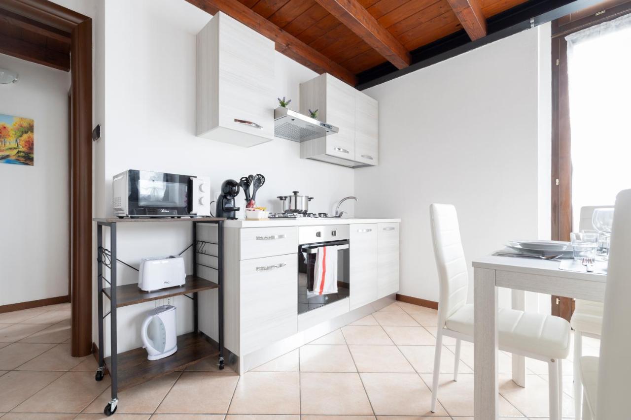 10' Da Malpensa & 1' Dalla Stazione TreniShuttle Apartment Сома Ломбардо Екстериор снимка