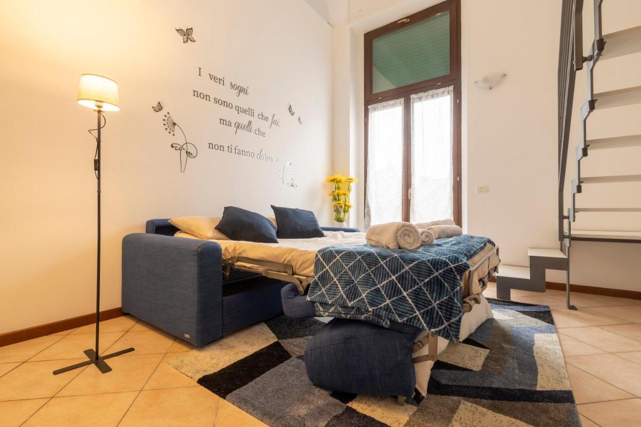 10' Da Malpensa & 1' Dalla Stazione TreniShuttle Apartment Сома Ломбардо Екстериор снимка