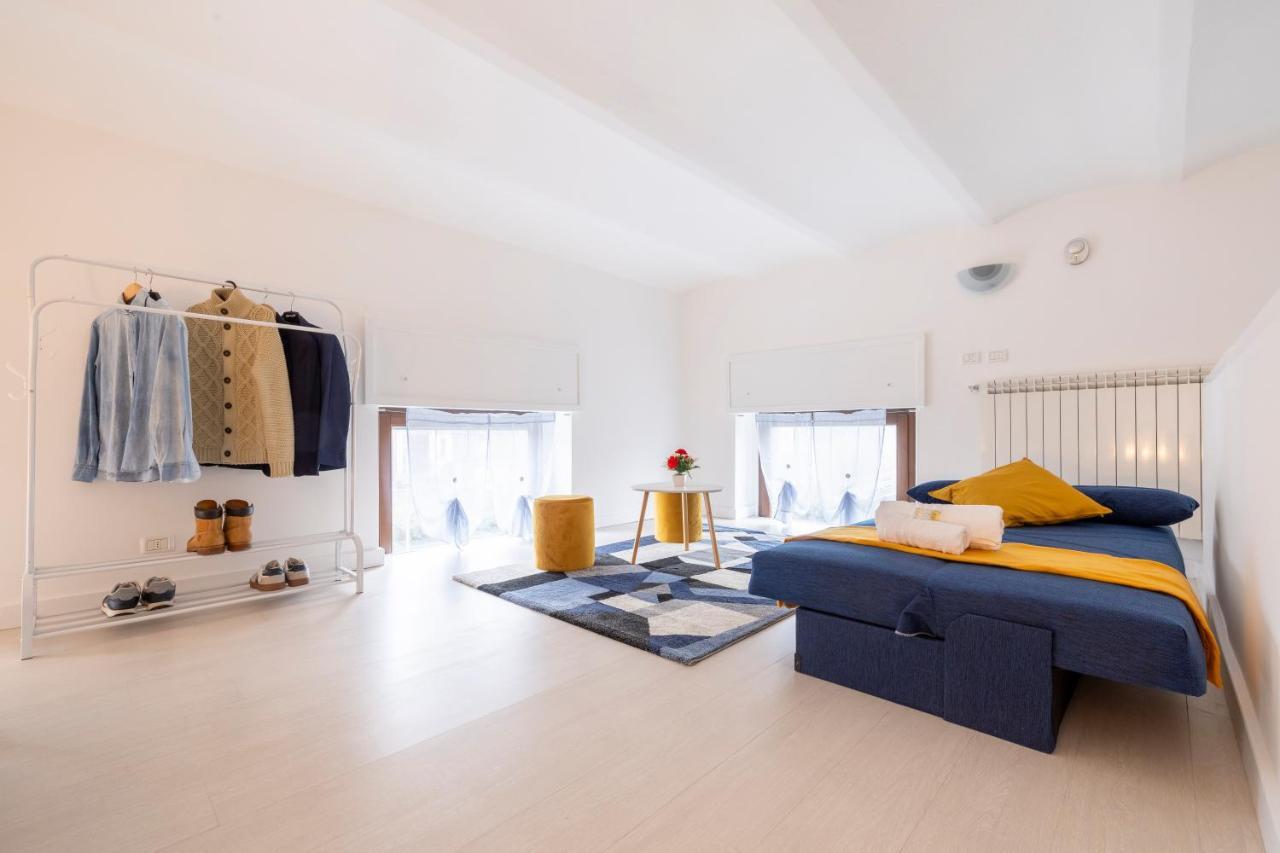10' Da Malpensa & 1' Dalla Stazione TreniShuttle Apartment Сома Ломбардо Екстериор снимка