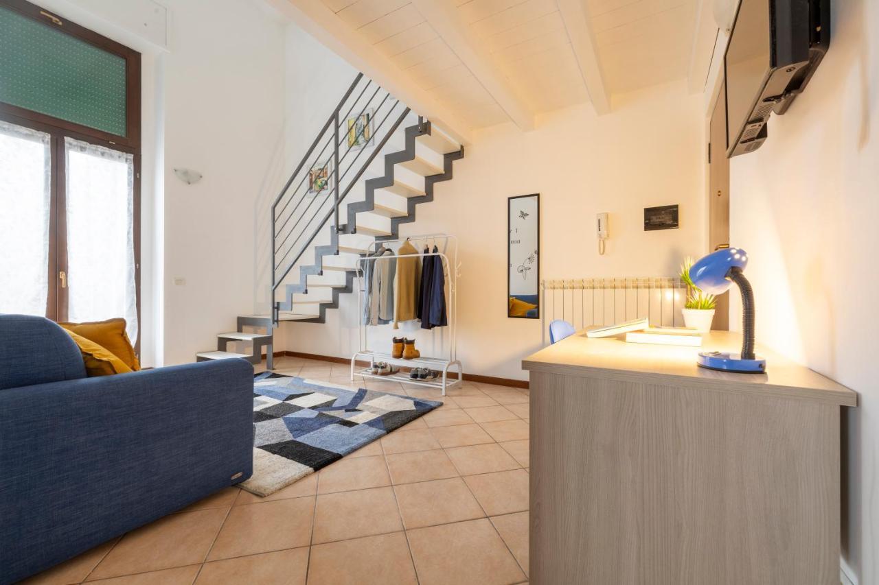 10' Da Malpensa & 1' Dalla Stazione TreniShuttle Apartment Сома Ломбардо Екстериор снимка