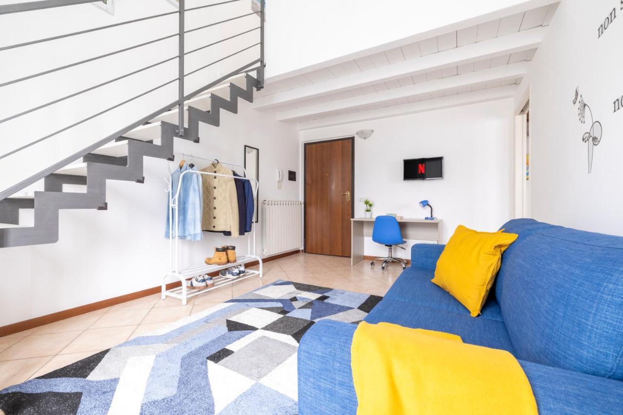 10' Da Malpensa & 1' Dalla Stazione TreniShuttle Apartment Сома Ломбардо Екстериор снимка
